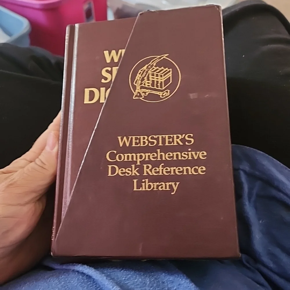 Webster's Comprehensive Desk Reference Library - Picture 4 of 6